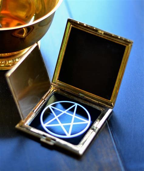 Exploring Past Lives with the Wiccan Divination Mirror